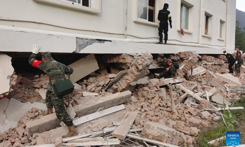 Thương vong do động đất ở Trung Quốc tiếp tục tăng mạnh